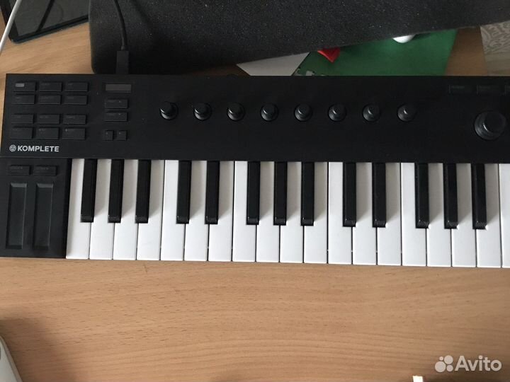 Midi-клавиатура komplete kontrol m32