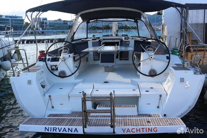 Тур на парусно моторной яхте. Bounty от 2х часов