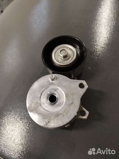 Ролик с натяжителем nissan