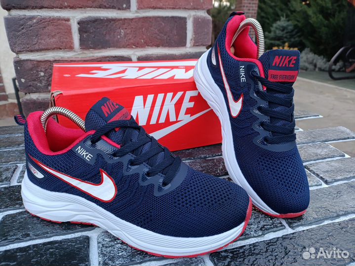 Кроссовки спортивные Nike подростковые