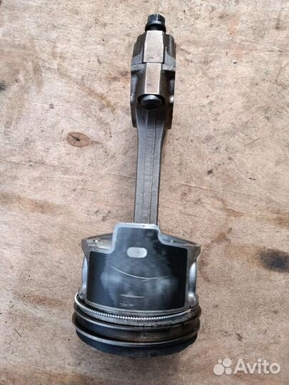 Поршень с шатуном Pajero 3 3.2 4M41