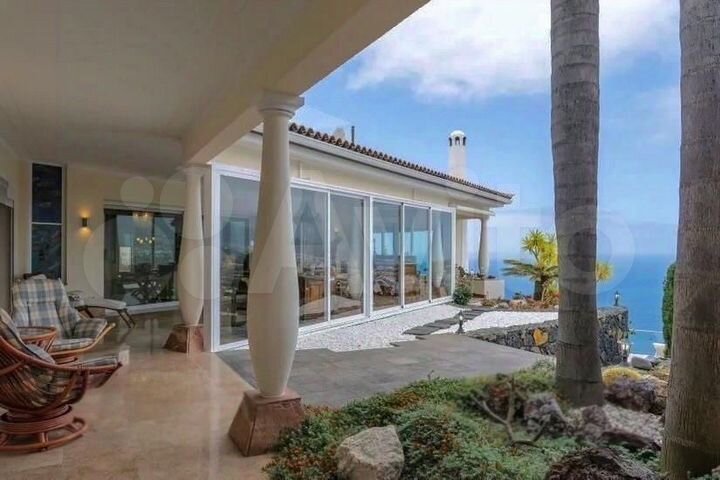 Дом 298 м² на участке 10 сот.