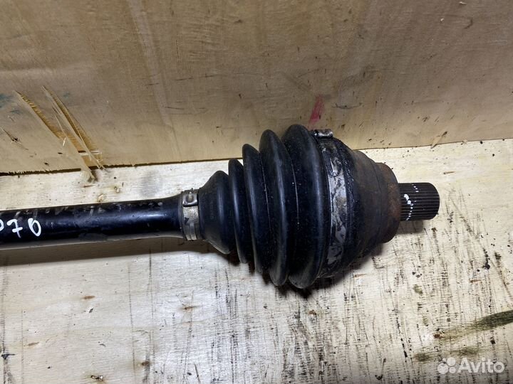 Приводной вал левый Caddy 3 1,9 дизель МКПП P70