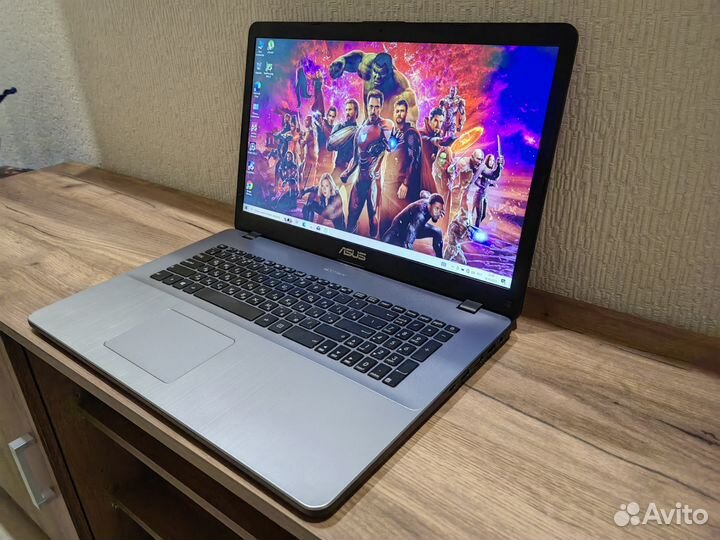 Asus с огромным экраном 17.3 дюйма