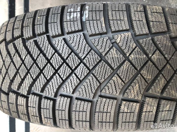 Pirelli Ice Zero FR 225/50 R17