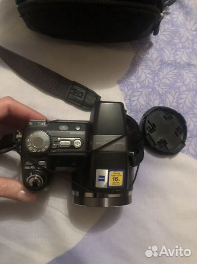 Компактный фотоаппарат