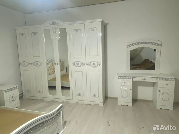 Спальный гарнитур Азалия
