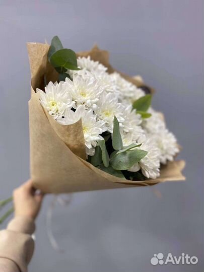 Букет из хризантемы и эвкалипта