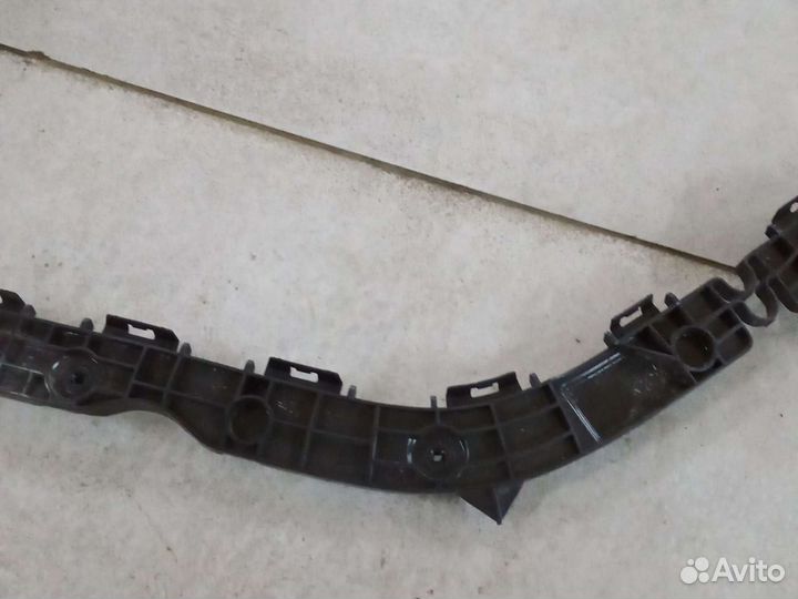 Кронштейн заднего бампера левый Lexus LX 450d