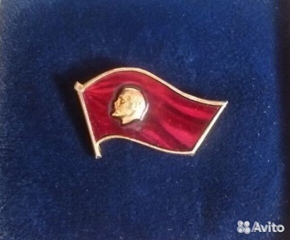 Значок cccр '' Знамя с Лениным ''