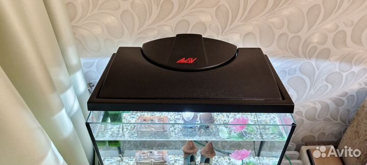 Аквариум с рыбками на 25 литров