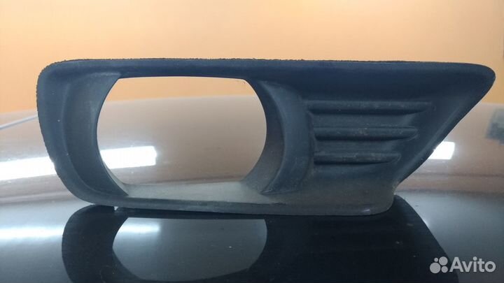 Накладка туманки на VW Passat CC