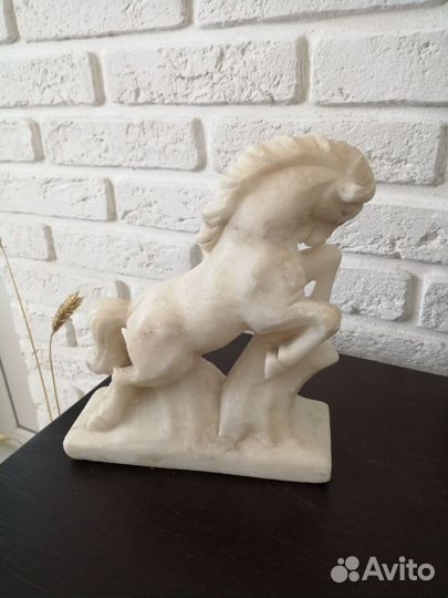 Статуэтка конь мрамор