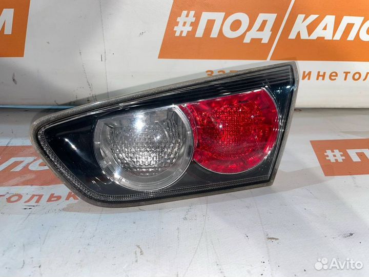 Фонарь крышки багажника правый Mitsubishi Lancer