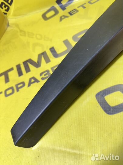 Накладка центральной стойки правая Renault Megane