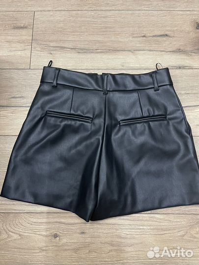 Кожаные шорты