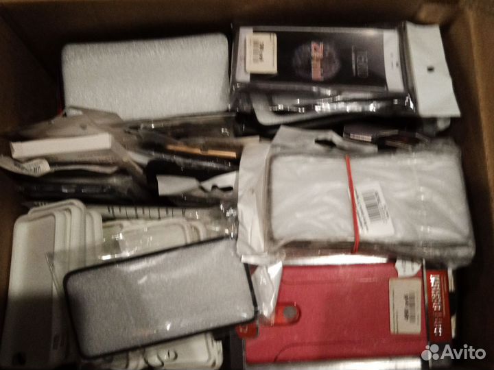 Чехлы на телефоны разные