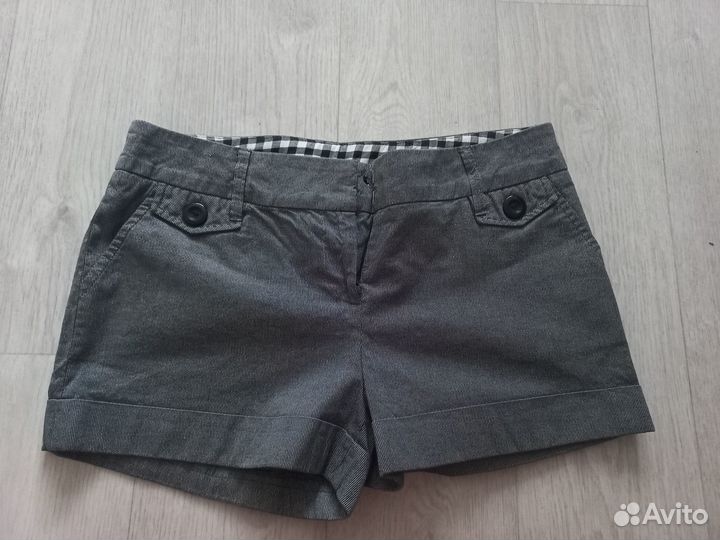 Много разных женских шорт 46 р-р