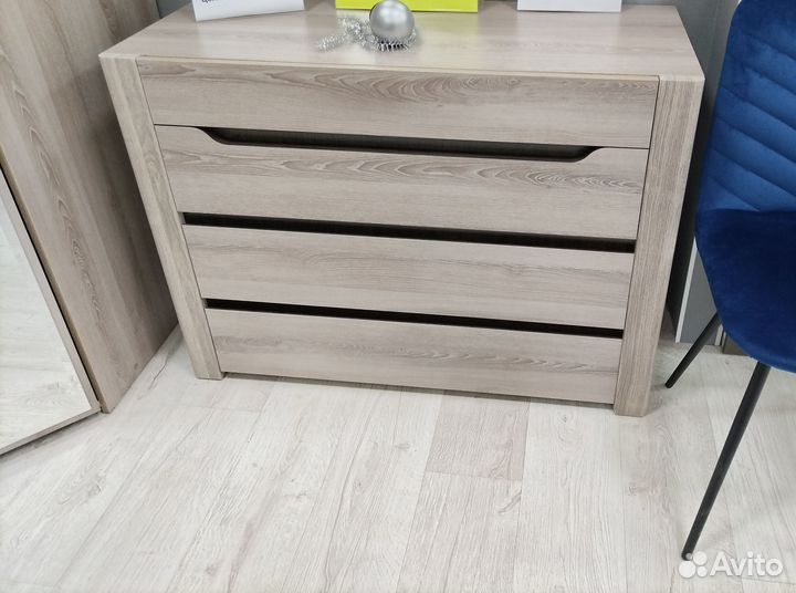 Продам комод и 2 тумбочки