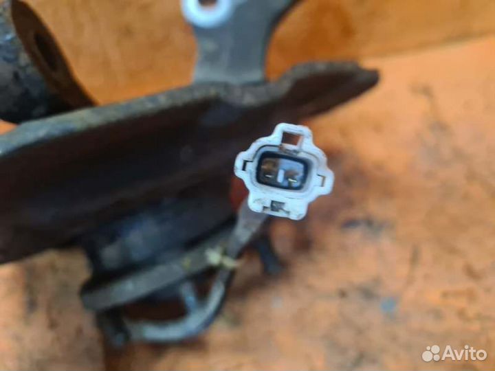 Кулак поворотный передний правый Toyota Highlander