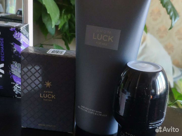 Набор косметики в наличии Avon