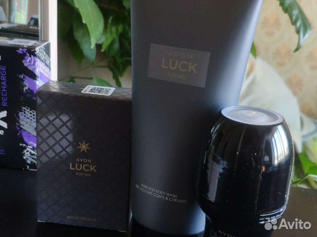 Набор косметики в наличии Avon