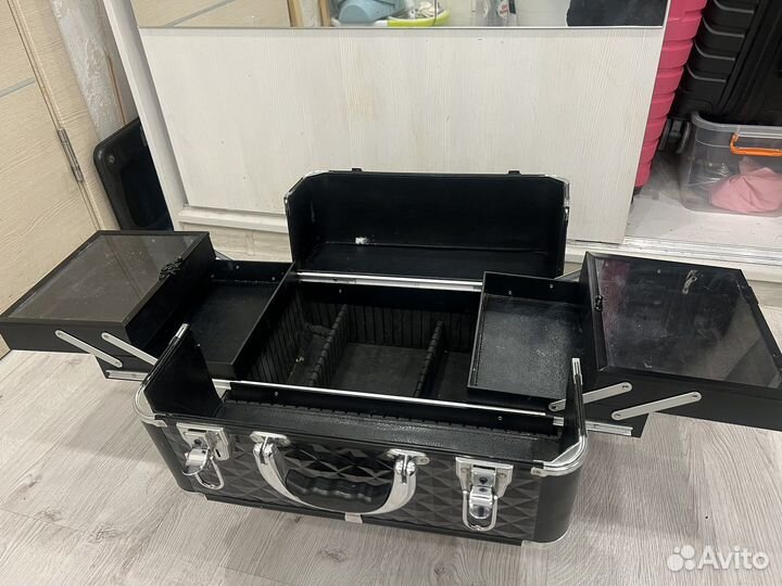 Бьюти чемодан для мастера на колесиках