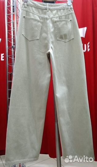 Бежевые джинсы женские