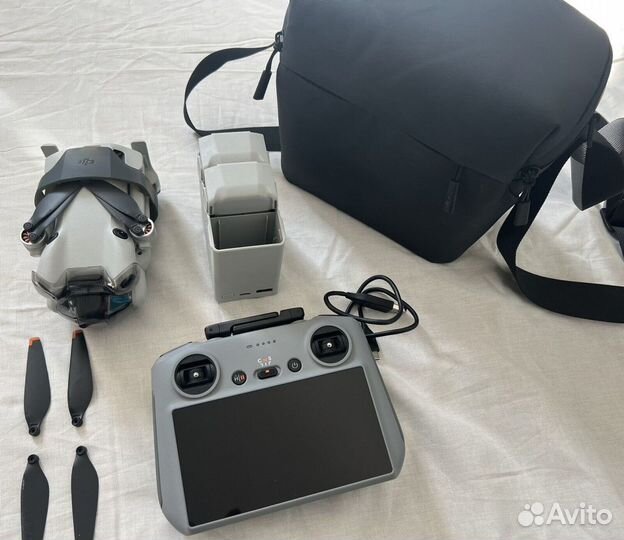 Квадрокоптер DJI Mini 4 Pro (RC2) Combo Plus