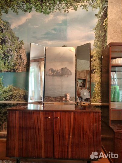 Тумба трюмо