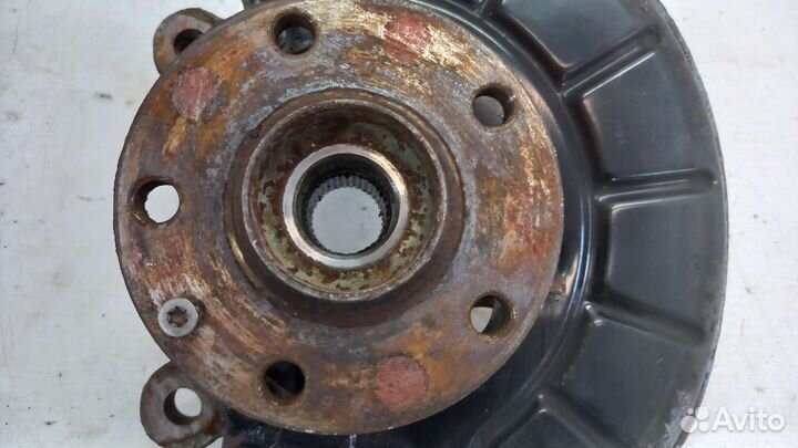 Кулак передний левый Skoda Octavia A5