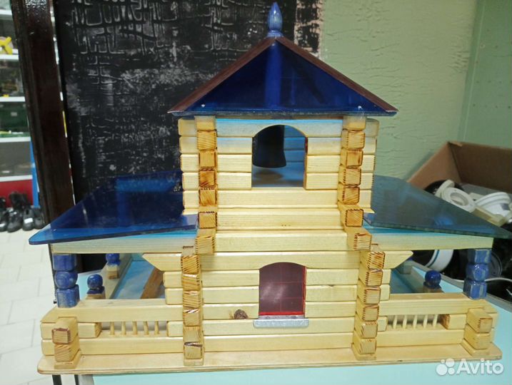 Кормушка для птиц и белок