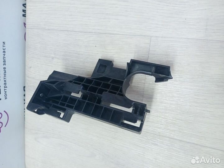 Кронштейн (крепление) радиатора левый BMW 7