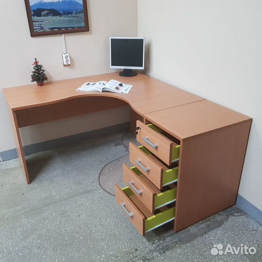 Угловой стол. Тумба приставная. Новое