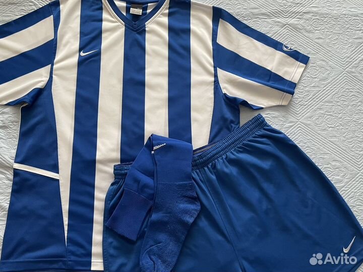 Футбольная форма Nike, Asics., гетры новые