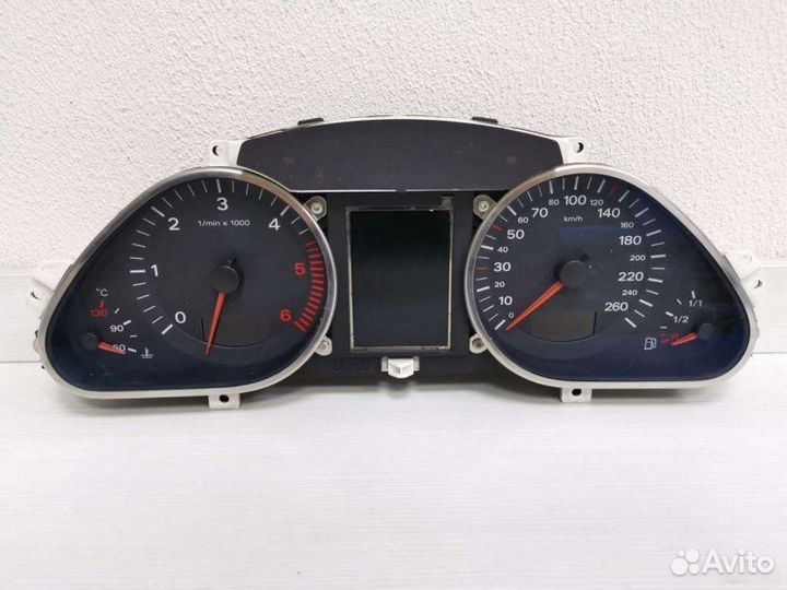 Приборная щиток панель Audi Q7 4L