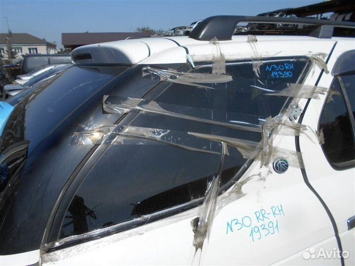 Стекло собачника правое Nissan R'nessa N30 SR20DE