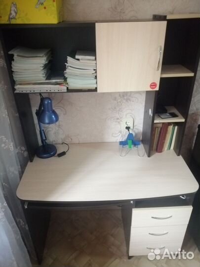 Продам письменный стол под комп