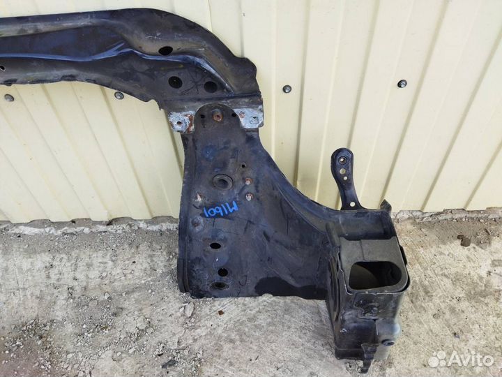 Балка поперечная передняя Land Rover Range Rover