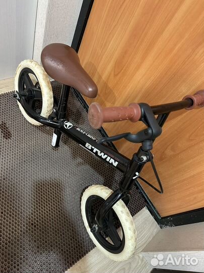 Детский беговел b'twin