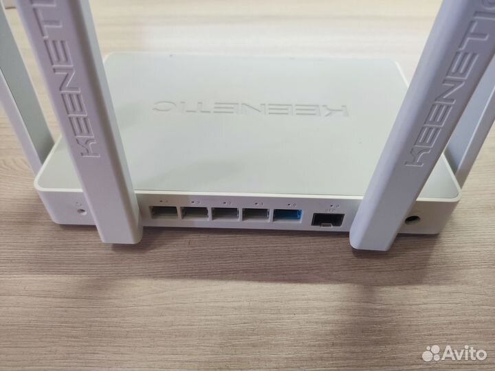 Роутер Keenetic Ultra KN-1810