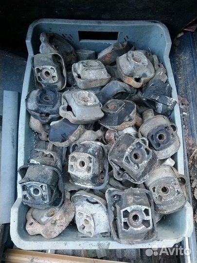 Подушки двигателя на Мерседес W123