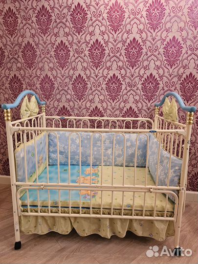 Детская кроватка