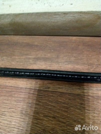 Молдинг стекла крышки багажника Toyota Carina E