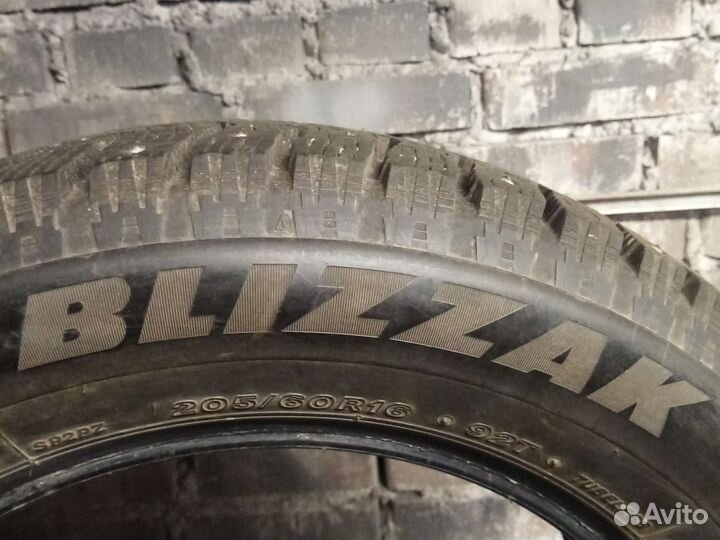 Bridgestone Blizzak Spike-02 205/60 R16