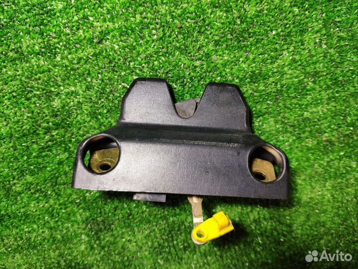 Замок крышки багажника Renault Laguna