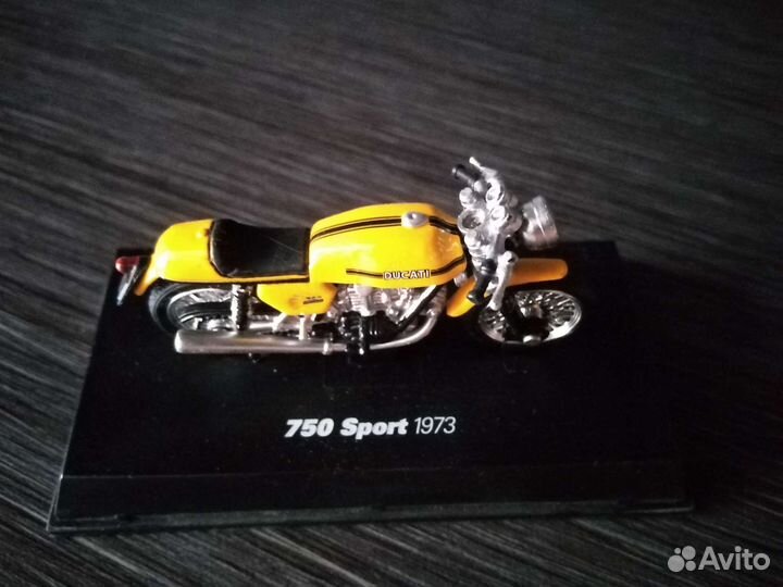 Модель мотоцикла ducati 750