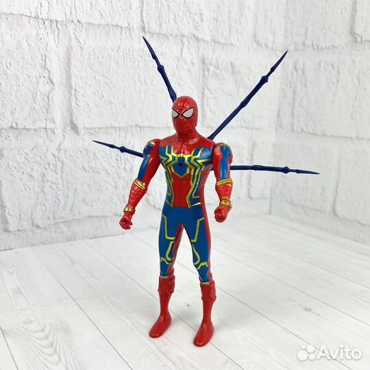 Фигурка Человек паук Marvel 18,5см со свет. эфф