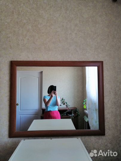 Туалетный столик с зеркалом