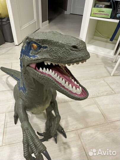 Динозавр blue jurassic world